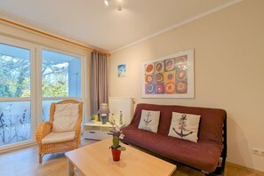 TV, tavolo da ping pong, impianto stereo