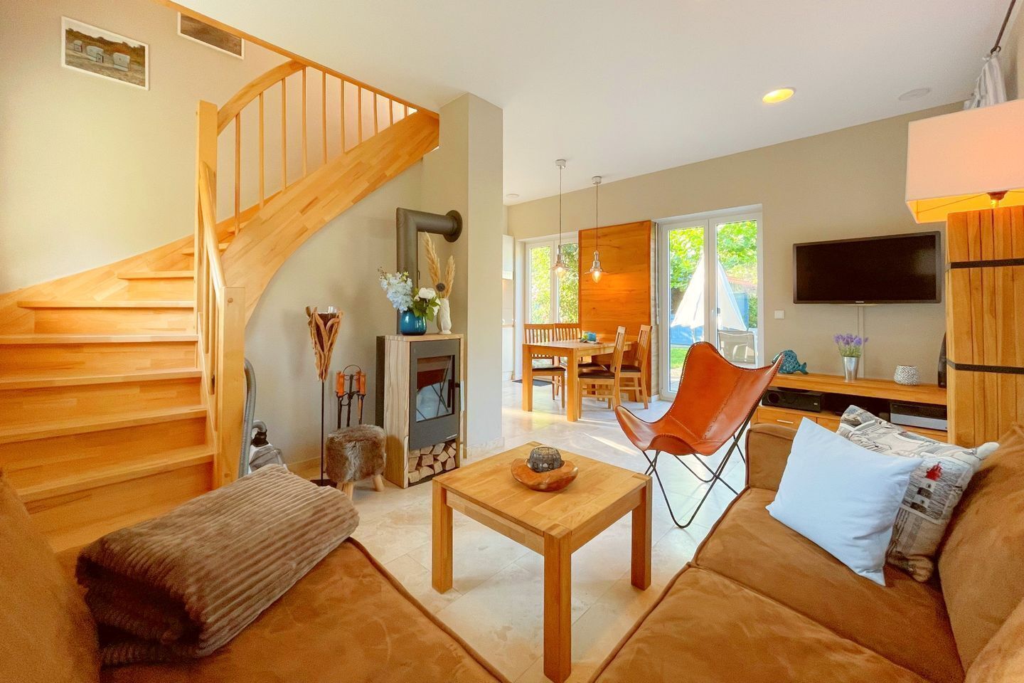 TV, fireplace, ping pong