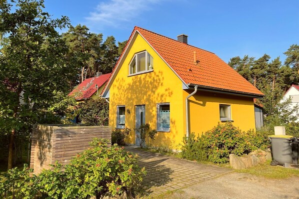 Unclassified image, 1 of 22, button