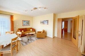 Fernseher, Tischtennisplatte