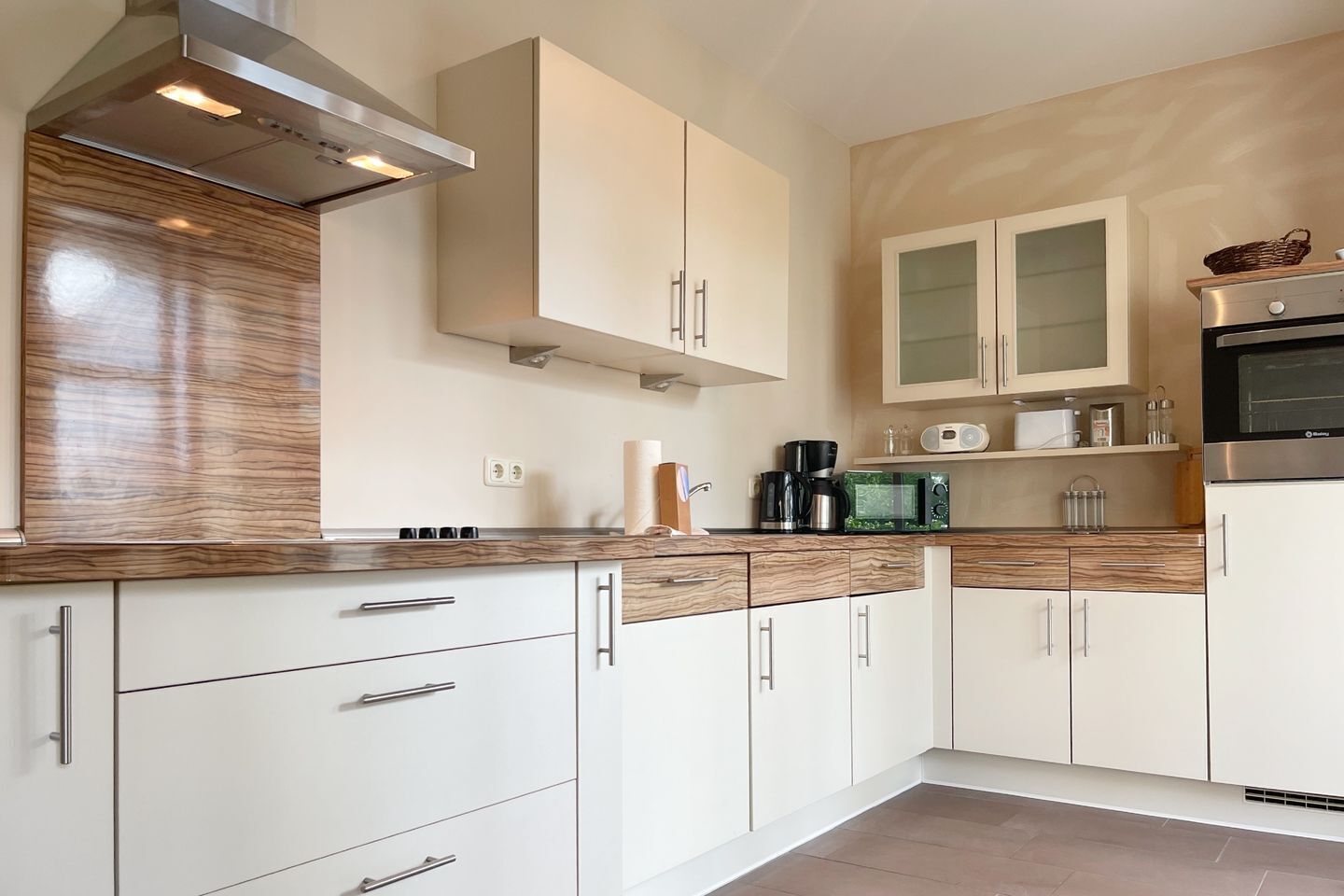 Coffee/tea maker, fridge, microwave, oven