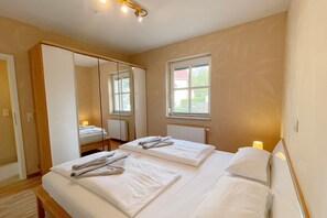 2 bedrooms, bed sheets