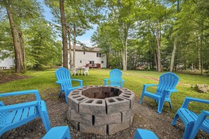 Property grounds - Lakefront Poconos, Family Friendly, Firepit, Kayak, Games, Pet friendly (Pocono Summit)