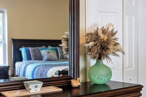 4 Schlafzimmer, Schreibtisch, Bügeleisen/Bügelbrett, Reisekinderbett