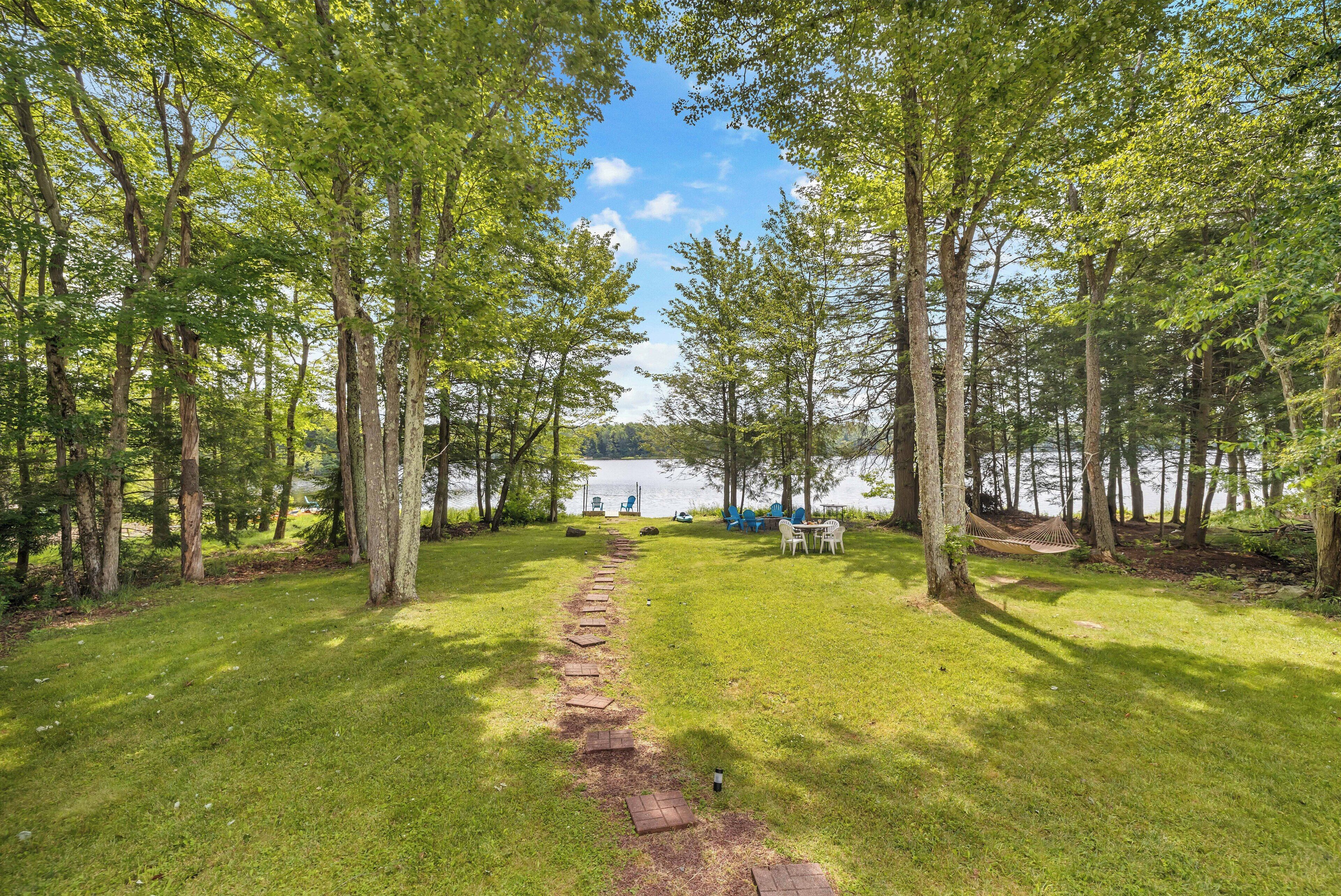 Lakefront Poconos Escape, Family Friendly, Fire pit/ Grill, Hammock 