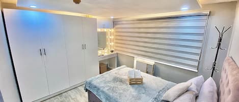 2 chambres, bureau, chambres insonorisées, fer et planche à repasser
