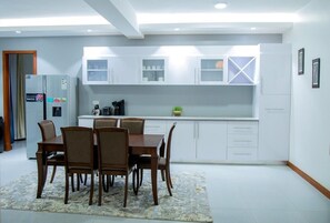 Dining - Luxury Cozy Kampala Apartment with 2 Bedrooms (Kampala)