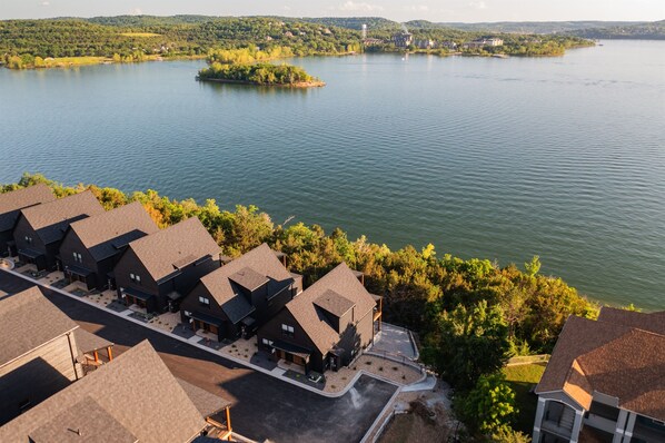 Exterior - Lakefront w/ golf simulator, outdoor sauna, & hot tub (HOLLISTER)
