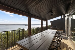 Outdoor dining - Lakefront w/ golf simulator, outdoor sauna, & hot tub (HOLLISTER)
