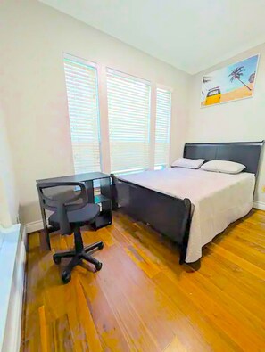 4 Schlafzimmer, Schreibtisch, Bügeleisen/Bügelbrett, kostenloses WLAN