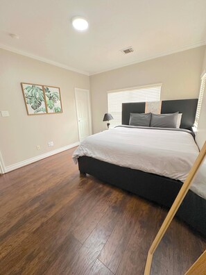 4 bedrooms, desk, iron/ironing board, free WiFi