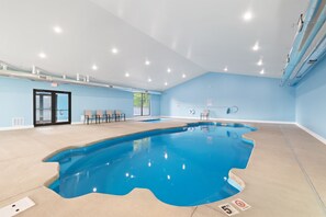 Una piscina cubierta