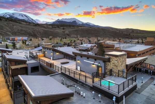 المنشأة من الخارج