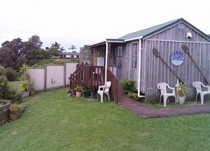 Exterior - Cabana Overlooking Rangitoto Walk to Waiheke Island Ferry Half Moon Bay (Auckland)