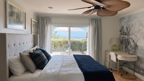 4 slaapkamers, een bureau, een strijkplank/strijkijzer, reisbedje