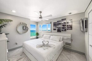 2 bedrooms, iron/ironing board, WiFi, bed sheets - The Summit 1001-Modern Two Bedroom Condo! (Panama City)