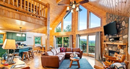 BOOK NOW! Epic Views! Hot Tub! Firepit! A/C!