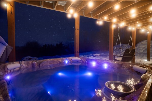 Outdoor spa tub