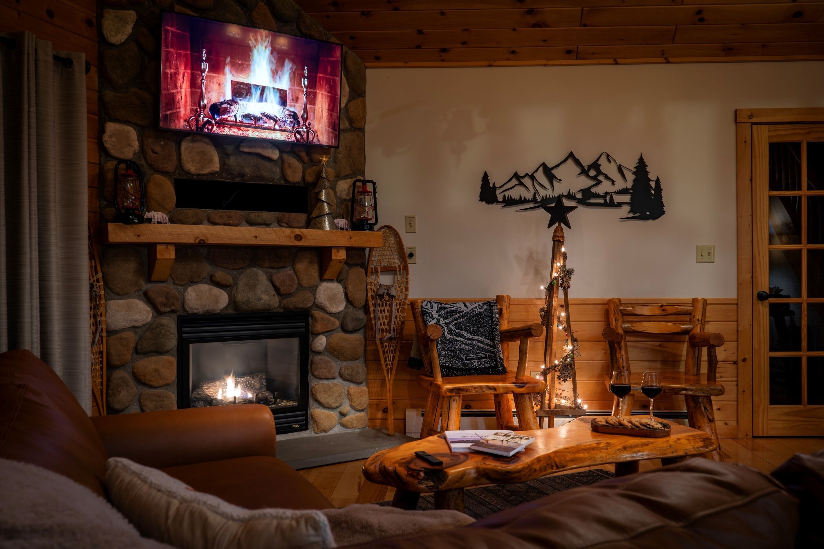 Smart TV, caminetto, videogiochi, tavolo da calcetto