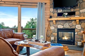 Smart TV, chimenea, videojuegos y futbolito 