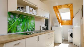 Køleskab, mikrobølgeovn, opvaskemaskine, brødrister