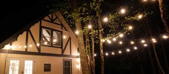 Cozy-European Chalet-Hot Tub-Fire Pit-Near Slopes!