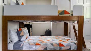 4 bedrooms, desk, iron/ironing board, travel crib
