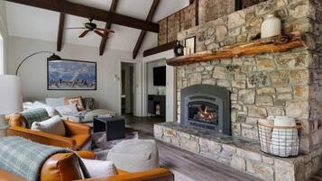 Smart TV, fireplace, books, offices