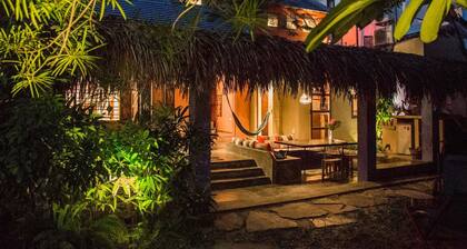 1 min walk to An Bang beach - 2 bdrs private house with tropical garden