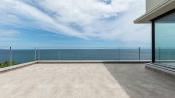 Basic Villa | Terrace/patio