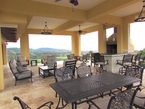 Villa de lujo, balcón, vistas al mar | Terraza o patio