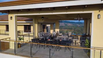 Vila Mewah, balkon, pemandangan laut | Teras/patio