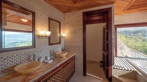 Biệt thự Cao cấp, ban công, quang cảnh biển | Phòng tắm