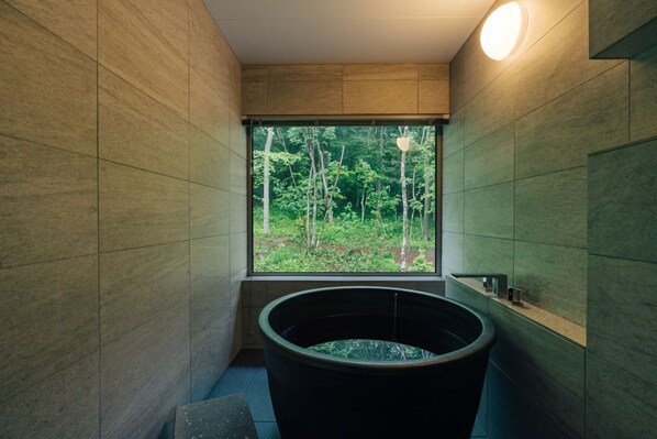 Superior Double or Twin Room, 1 Bedroom, Non Smoking, Ground Floor | Bathroom | Separate tub and shower, deep soaking tub, designer toiletries