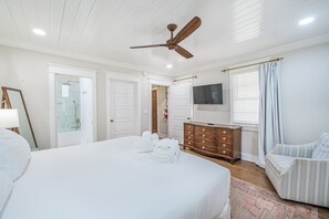 6 habitaciones, tabla de planchar con plancha y cuna de viaje