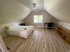 1 dormitori, planxa i posts de planxar, wifi i roba de llit 