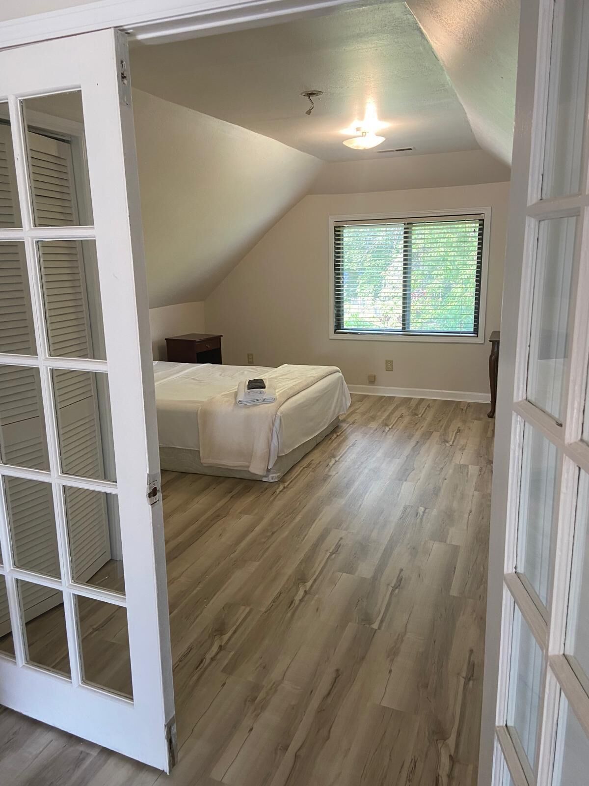 1 habitación, tabla de planchar con plancha, wifi y ropa de cama 