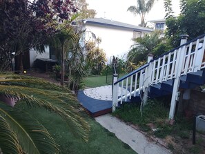 Property grounds - Ocean breezes! Furnished 2/1.Pets ok.Pt Fermin.Feet to Lighthouse Cafe.534 1/2. (Los Angeles)