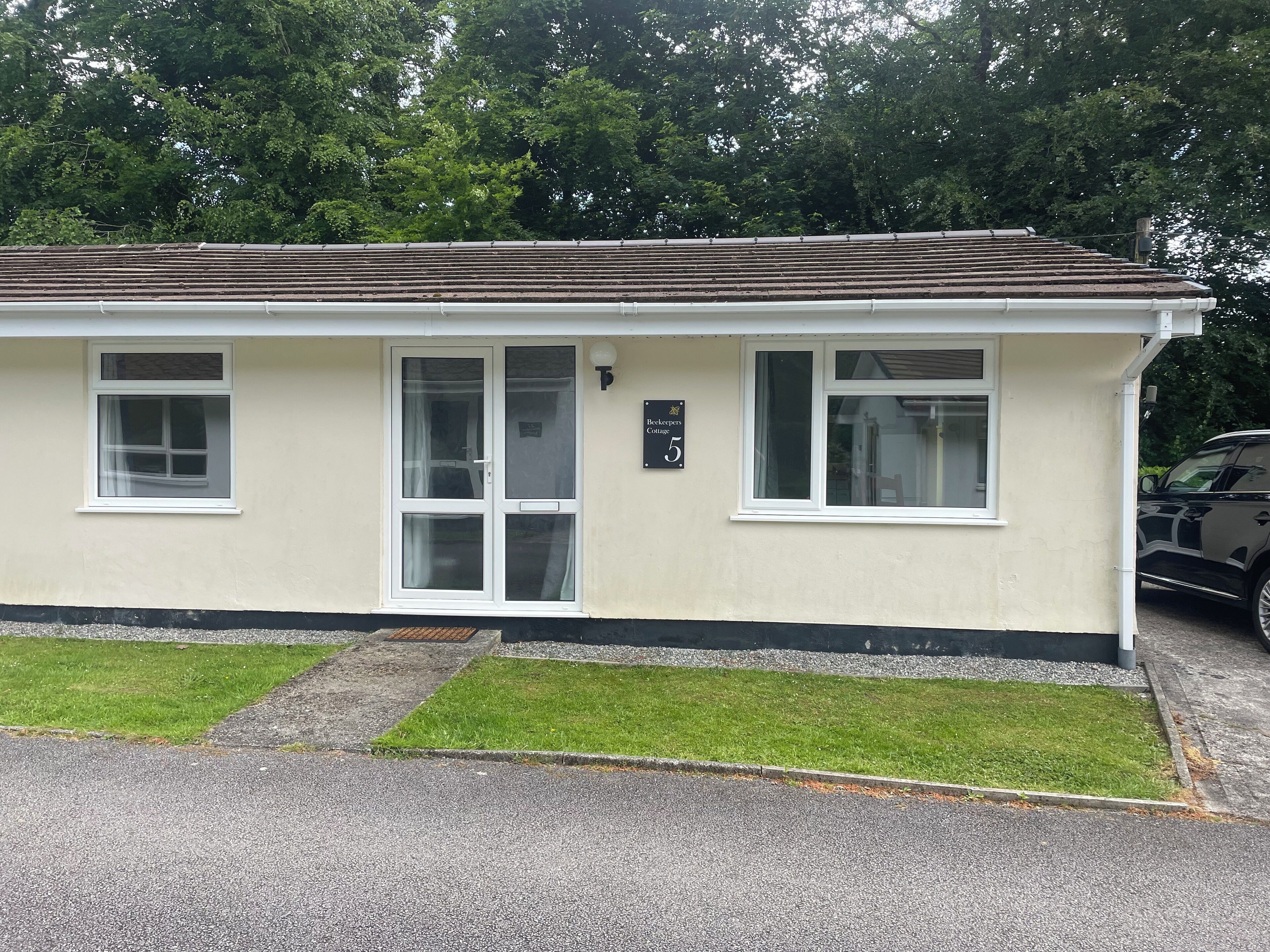 BEEKEEPERS COTTAGE, pet friendly, with a garden in Liskeard