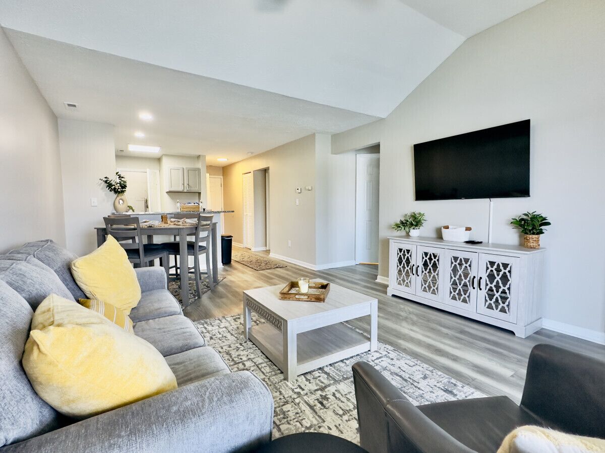 Lake Living Suite near Speedway