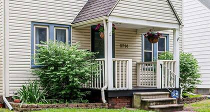 Rachel's Hideaway, 3 brm, king, kitchen, big yard, ample parking, laundry.