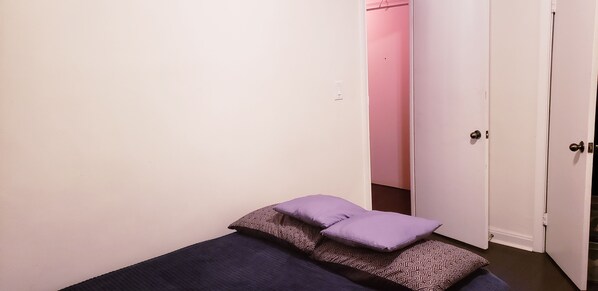 1 bedroom, WiFi, bed sheets - BRIGHT COZY/WARM 1 BEDROOM APARTMENT ON DUFFERIN (Toronto)