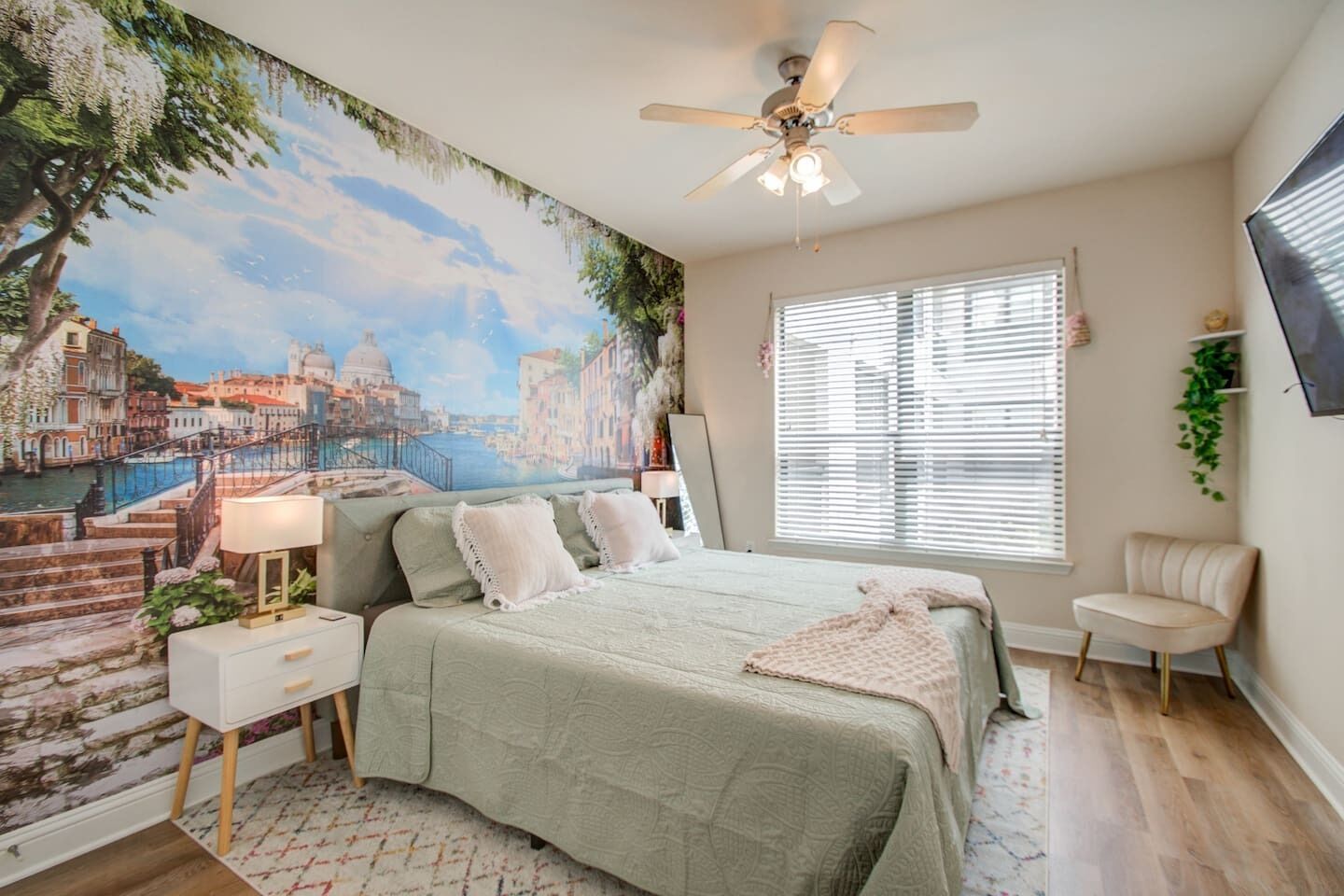 1 bedroom, desk, iron/ironing board, WiFi