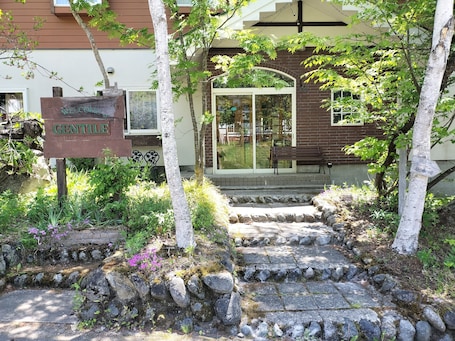 Front of property. GENTILE