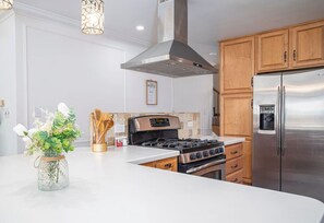 Refrigerador, microondas, horno, lavavajillas