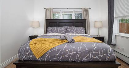 Modern Aurora Retreat 5b4b w/Basketball Court