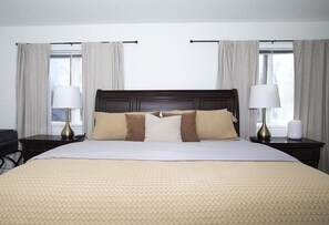 5 bedrooms, desk, iron/ironing board, travel cot