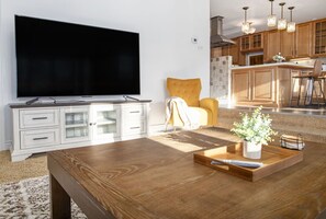 Interior - Beaumont Aurora House 8b6b w/ 3 King Suites (Fairbanks)