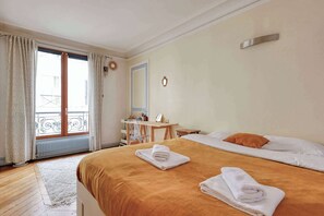 4 slaapkamers, een strijkplank/strijkijzer, reisbedje, wifi