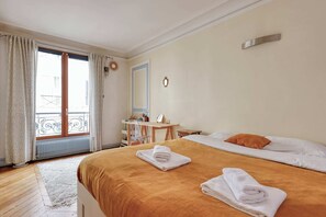 4 bedrooms, desk, iron/ironing board, travel cot - Large Duplex Flat in a Courtyard - Trendy Paris 10 (Paris)